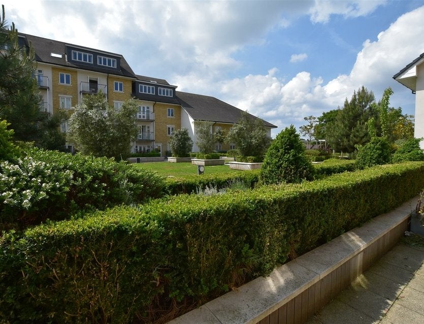 Flat Park Lodge Avenue in Greater London