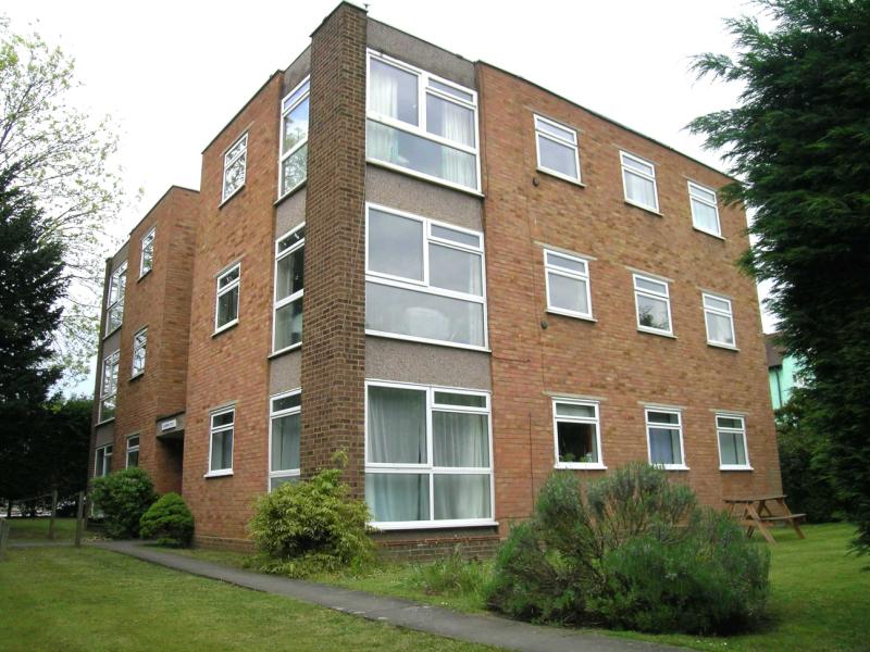 Flat Hill View Road in Greater London