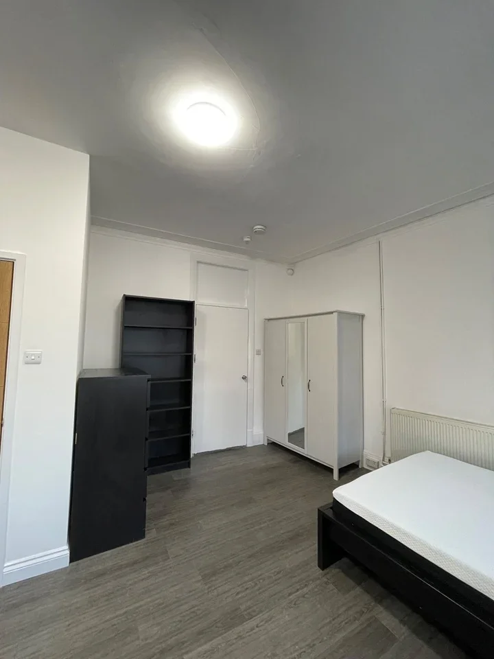 Flat Finchley Road in Greater London