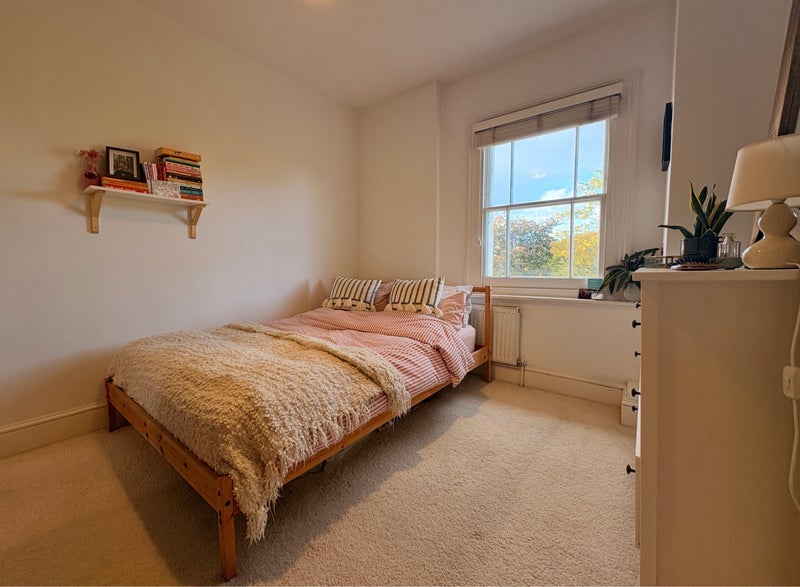 Room St John's Crescent in Greater London