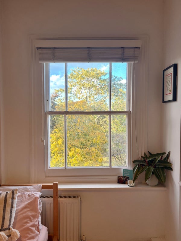 Room St John's Crescent in Greater London