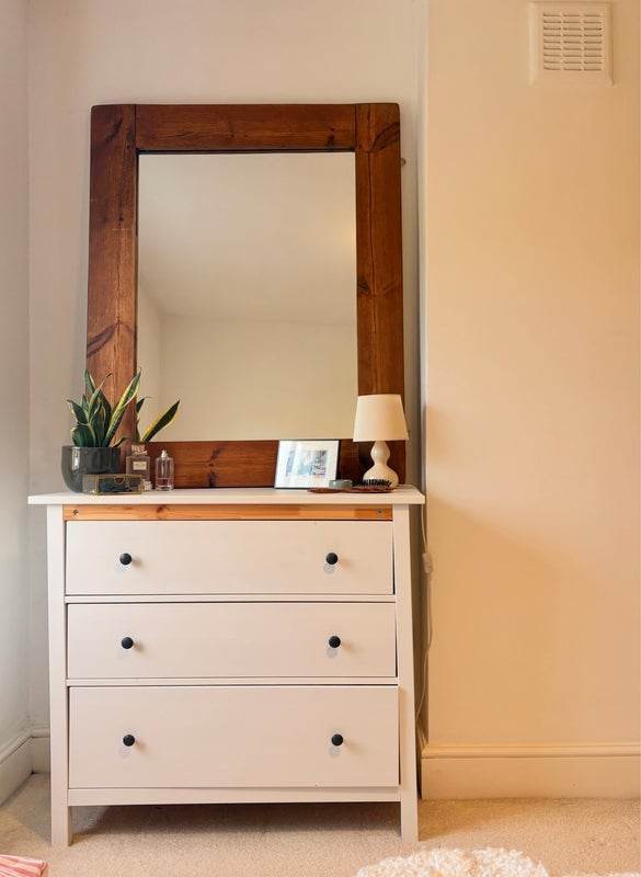 Room St John's Crescent in Greater London