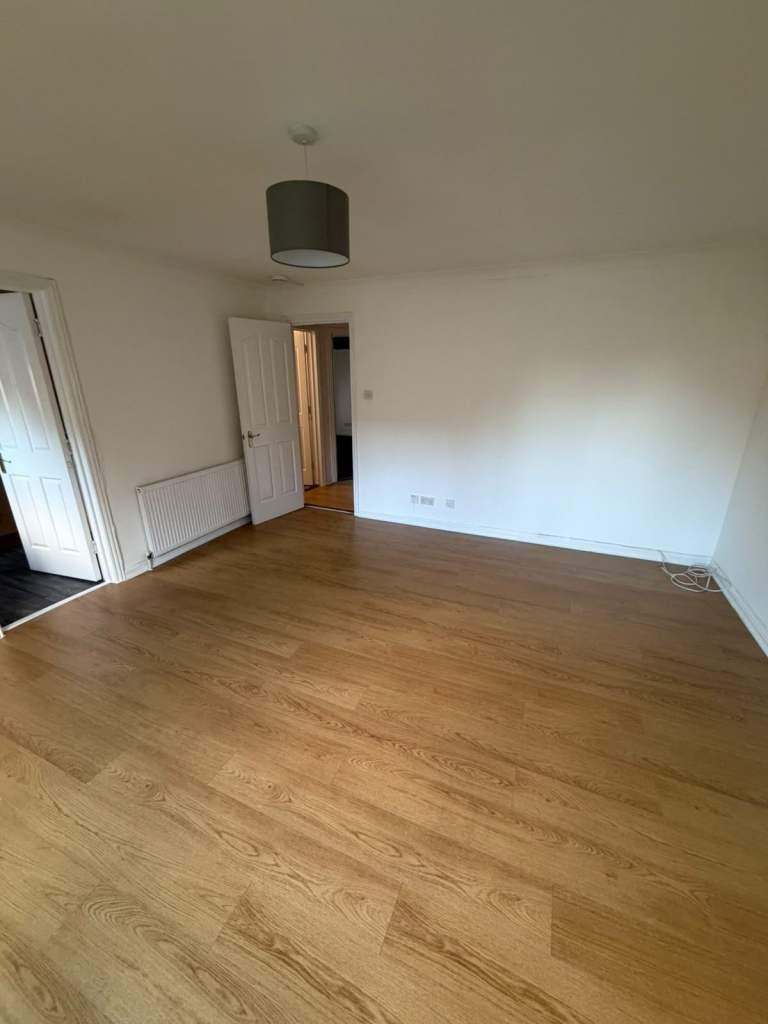 Flat Ladysmill Court in Falkirk