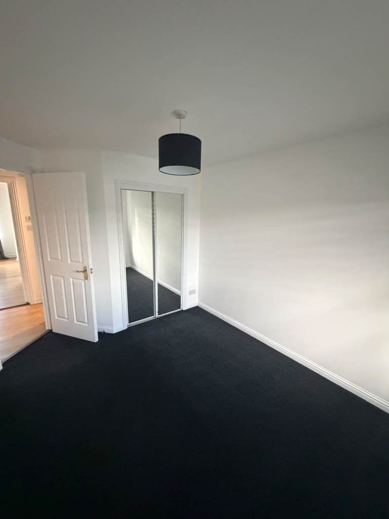 Flat Ladysmill Court in Falkirk