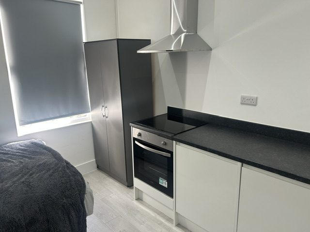 Flat Spencer Road in Greater London