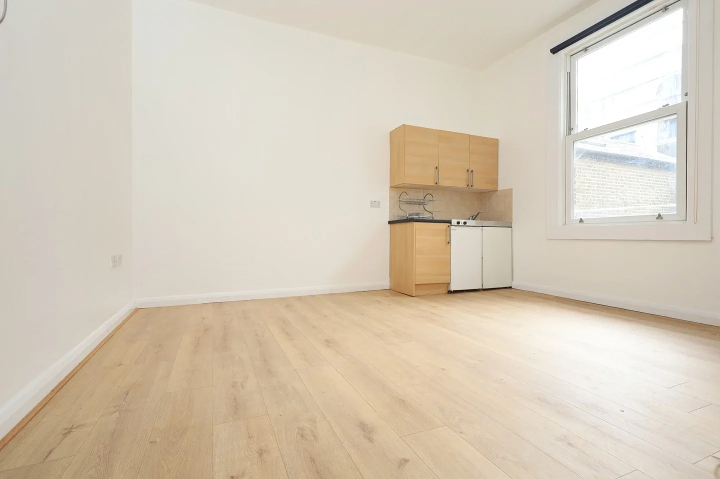 Flat Cazenove Road in Greater London