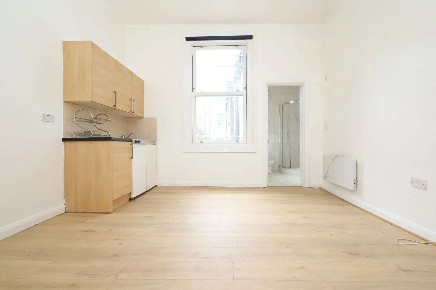 Flat Cazenove Road in Greater London
