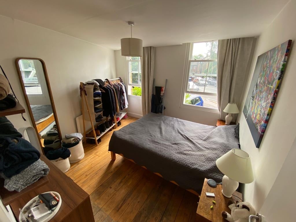 Flat Clapham Road Estate in Greater London