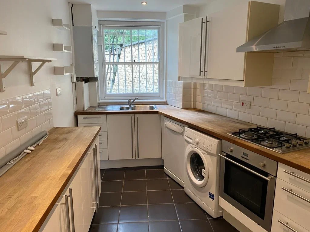 Flat Clapham Road Estate in Greater London