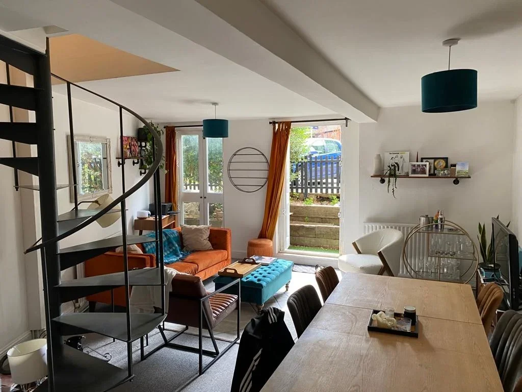 Flat Clapham Road Estate in Greater London