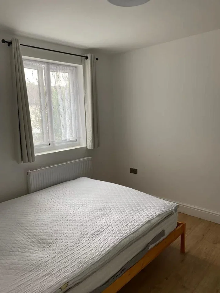 Room Middleham Road in Greater London