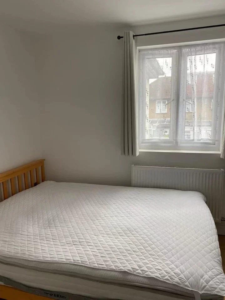 Room Middleham Road in Greater London