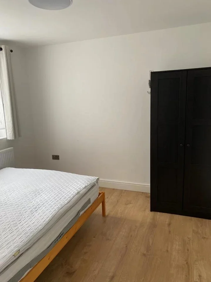 Room Middleham Road in Greater London