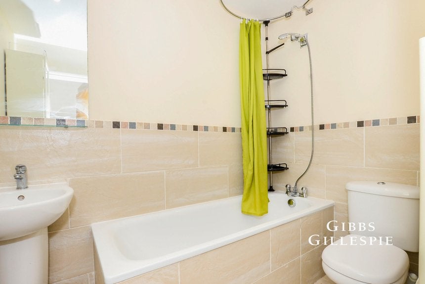 Flat Pinner View in Greater London
