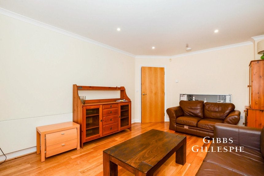 Flat Pinner View in Greater London