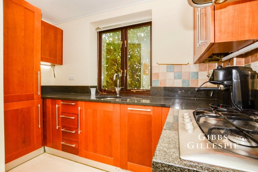 Flat Pinner View in Greater London