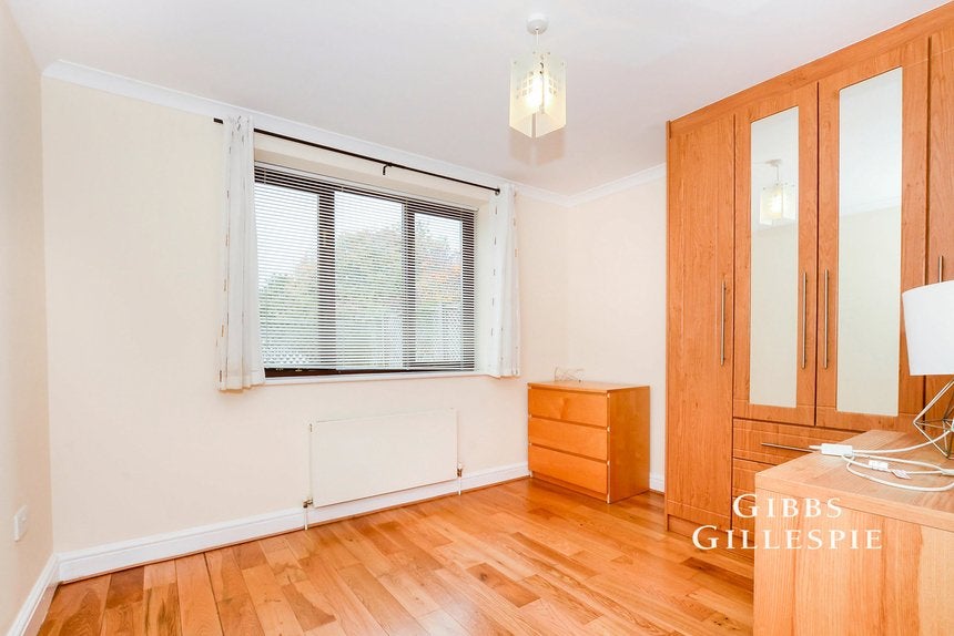 Flat Pinner View in Greater London