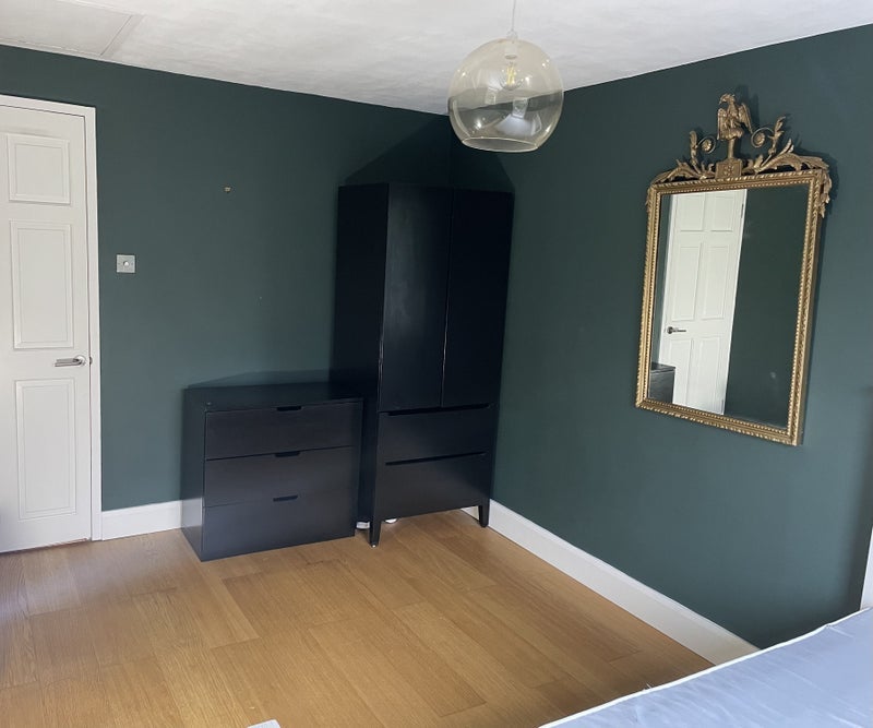 Room Hassett Road in Greater London