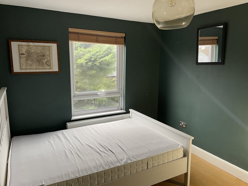 Room Hassett Road in Greater London