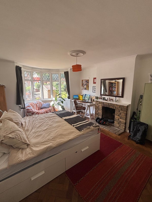 Room Sharon Gardens in Greater London