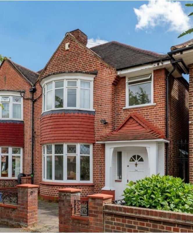 Room Sharon Gardens in Greater London