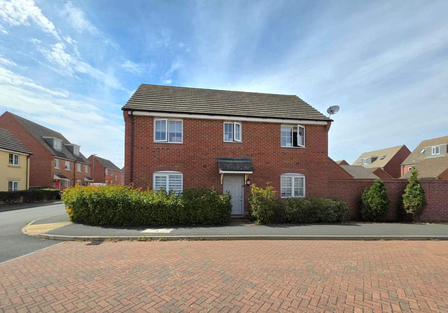 House Mayfly Road in Upton