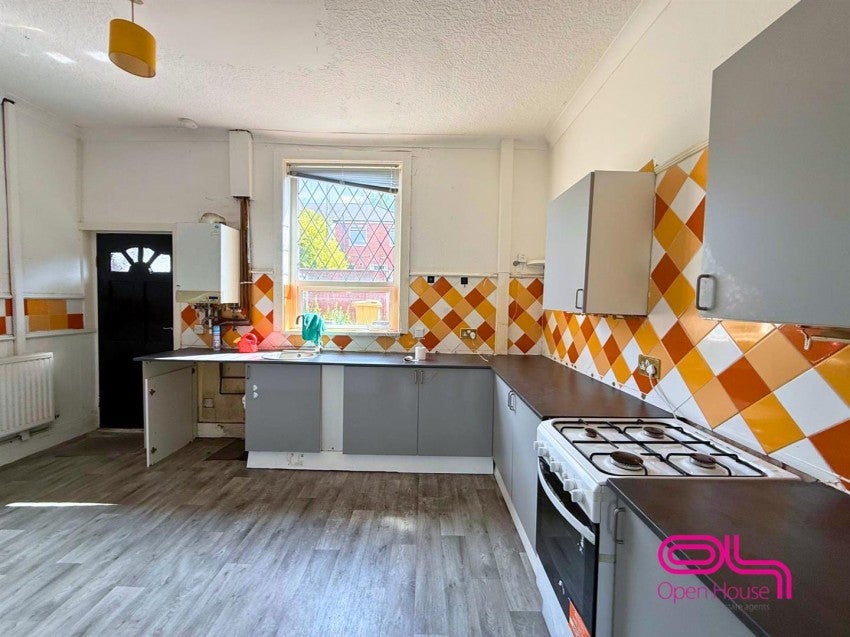 Flat Back Parkfield Road in Farnworth