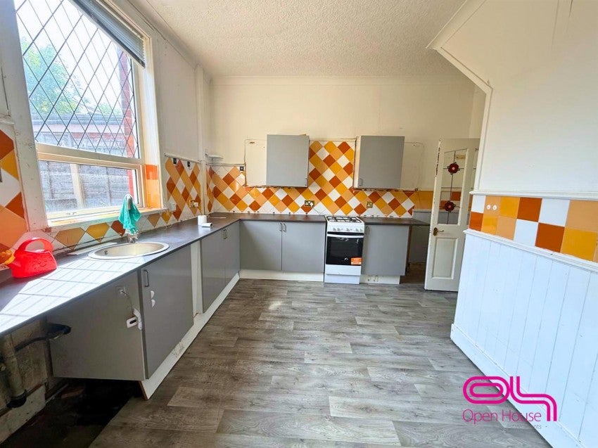Flat Back Parkfield Road in Farnworth