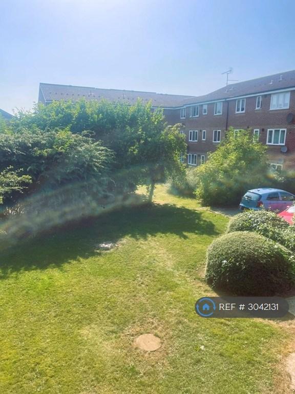 Flat Leecon Way in Rochford