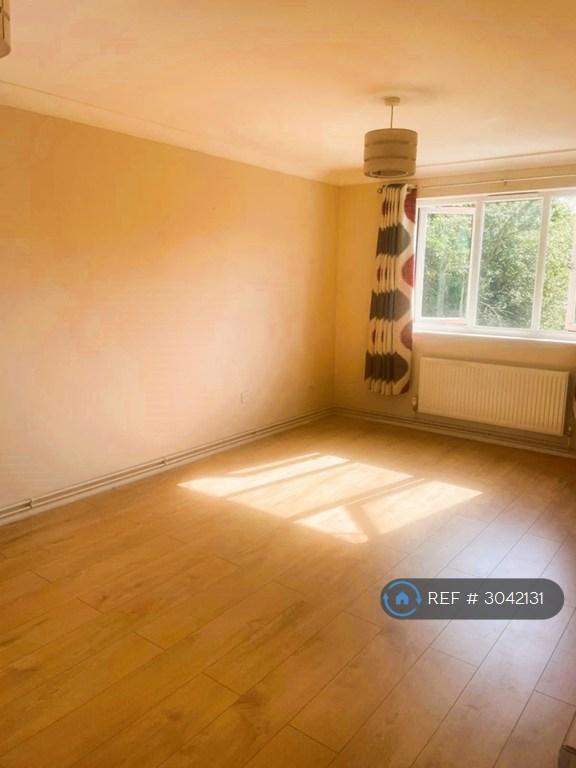 Flat Leecon Way in Rochford