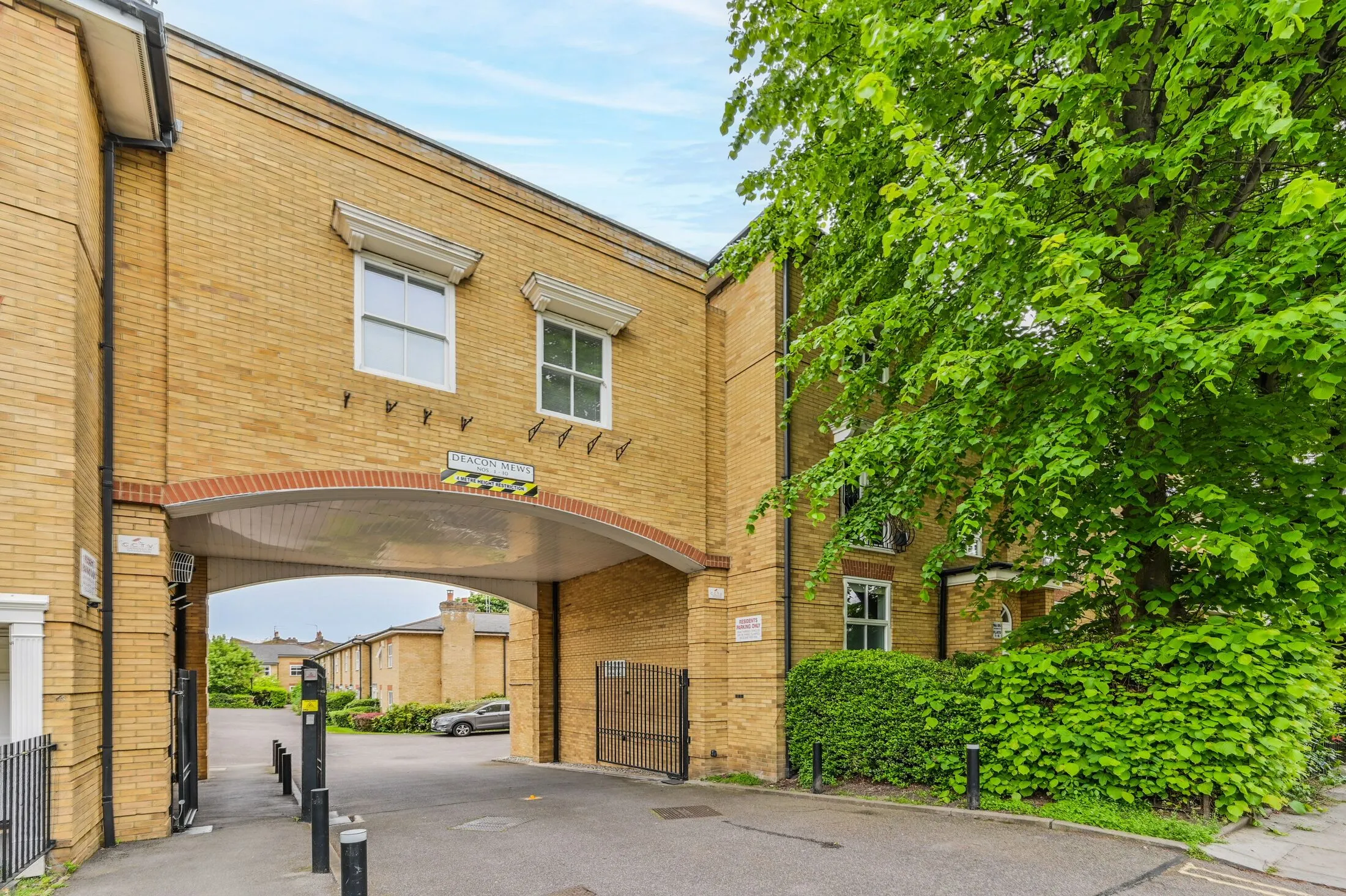 Flat Southgate Road in Greater London
