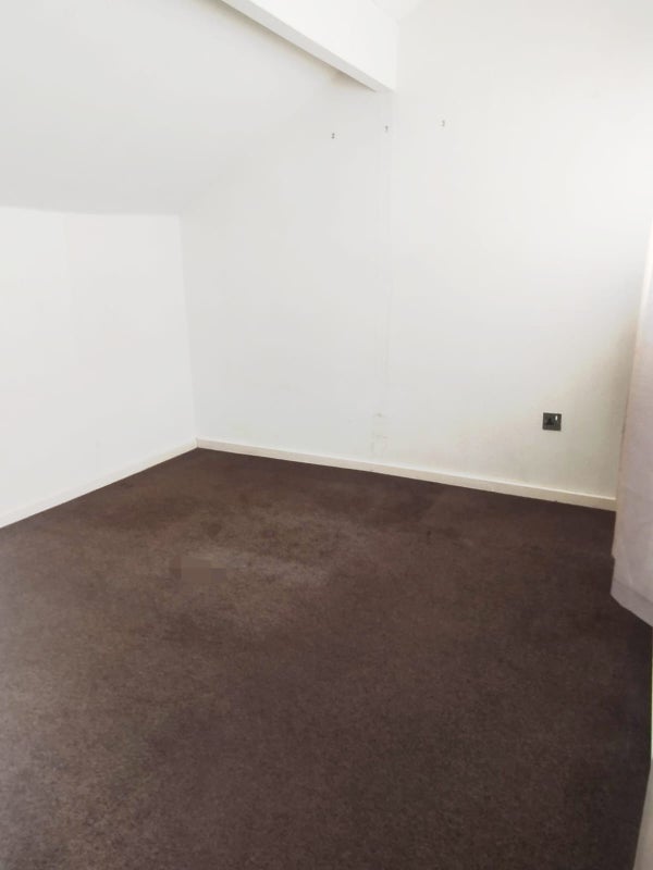 Room Grace Road in Greater London