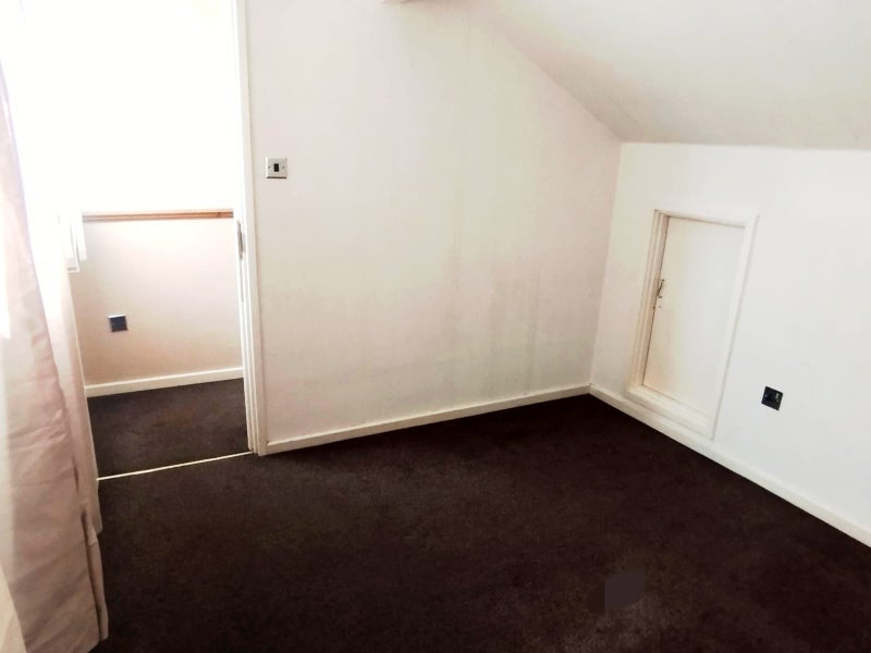 Room Grace Road in Greater London