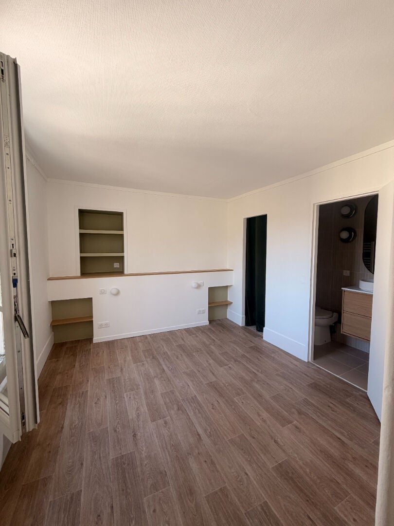 Appartement Rue Jacques Louvel-Tessier à Paris