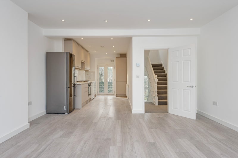 Flat Heath Street in Greater London