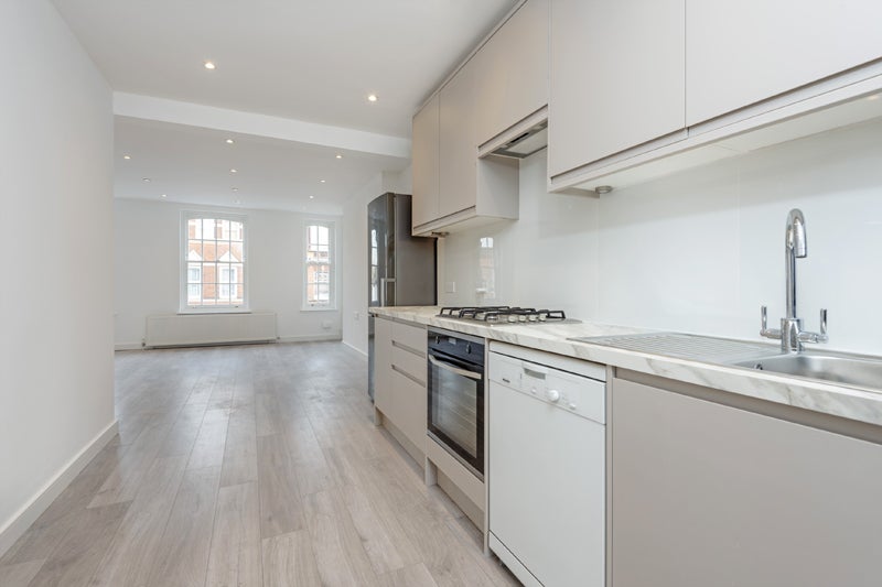 Flat Heath Street in Greater London