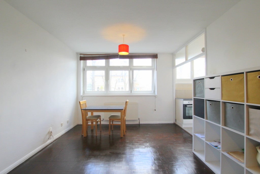 Flat Carlton Drive in Greater London