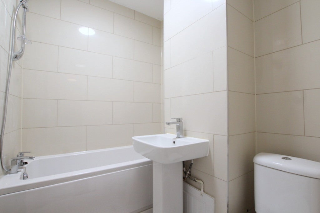 Flat Carlton Drive in Greater London