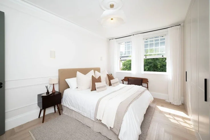 Flat Vauxhall Bridge Road in City of Westminster