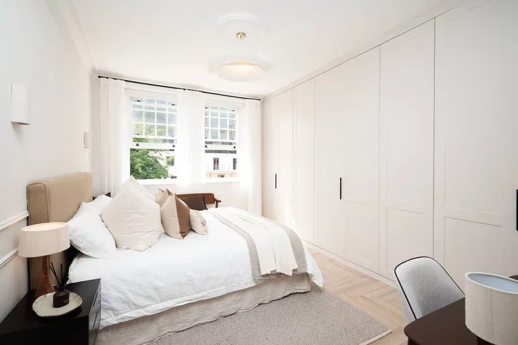 Flat Vauxhall Bridge Road in City of Westminster