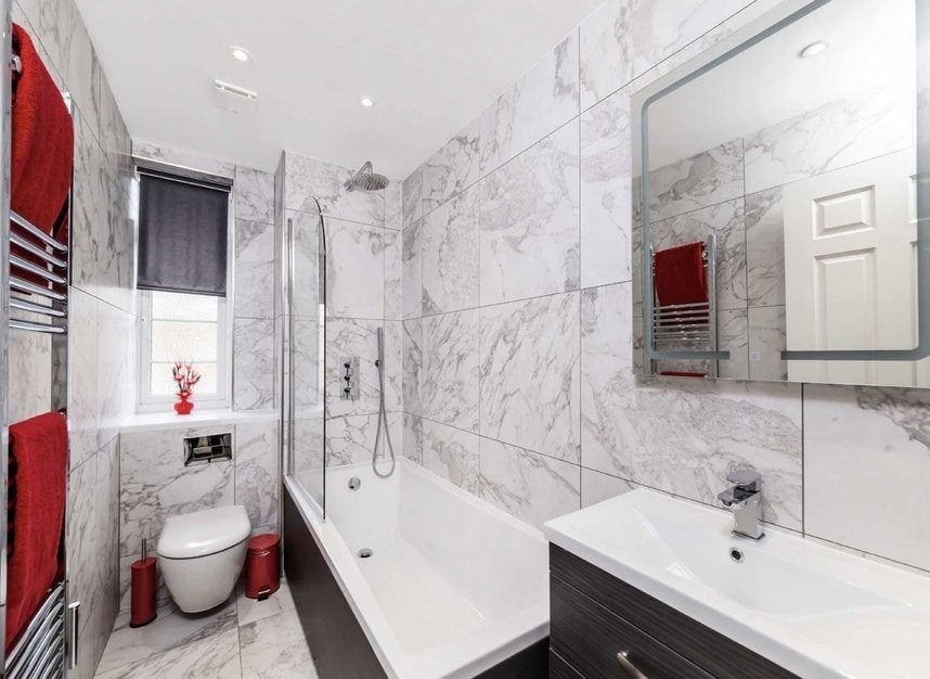 Flat Pembroke Road in Greater London