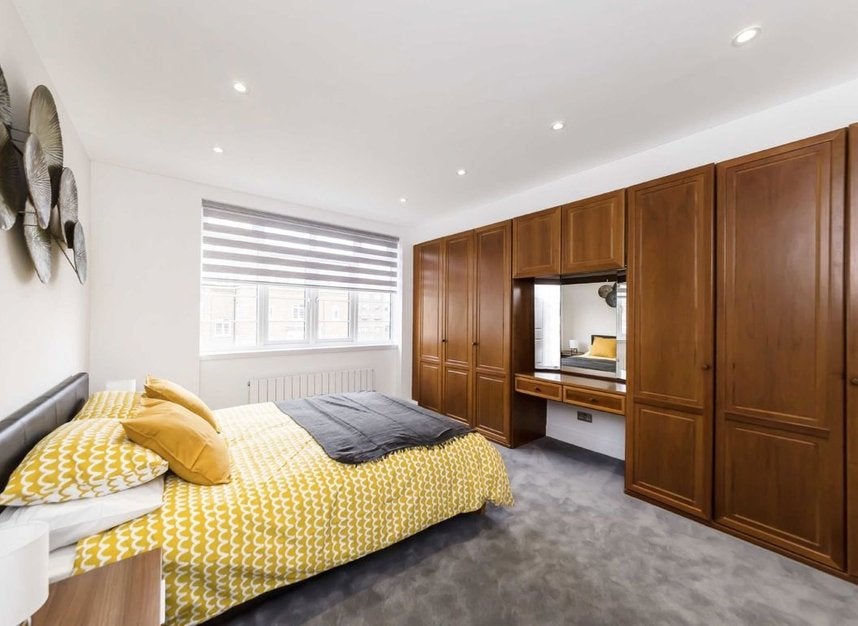 Flat Pembroke Road in Greater London