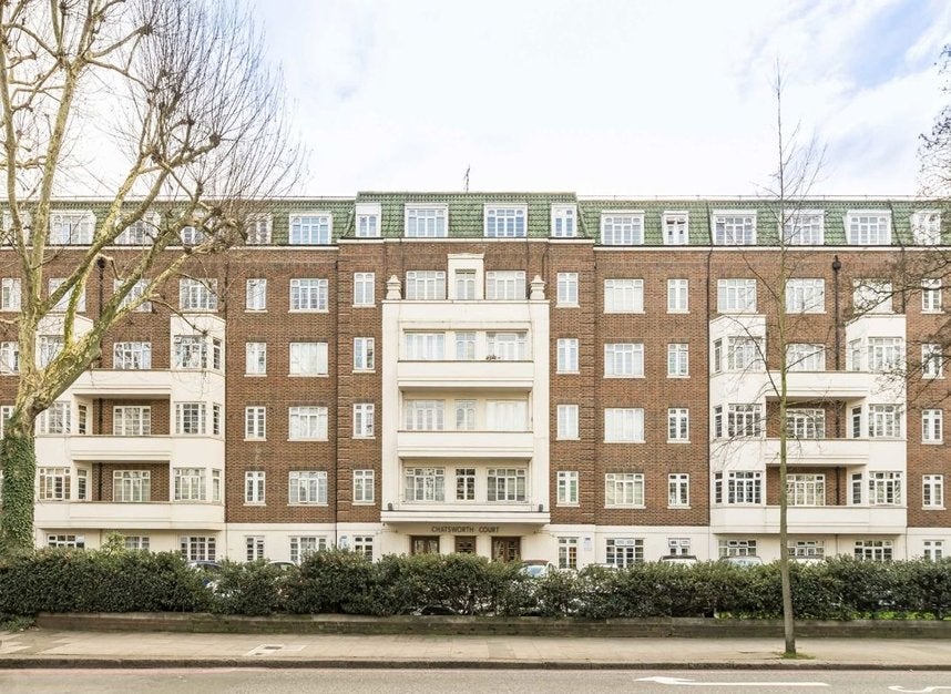 Flat Pembroke Road in Greater London
