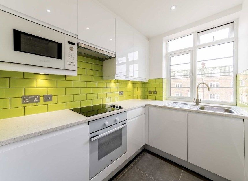 Flat Pembroke Road in Greater London