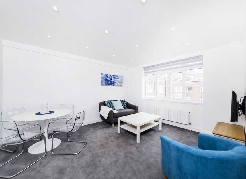 Flat Pembroke Road in Greater London