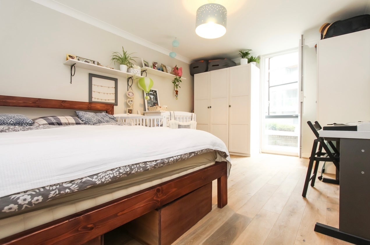 Flat Goat Wharf in Greater London
