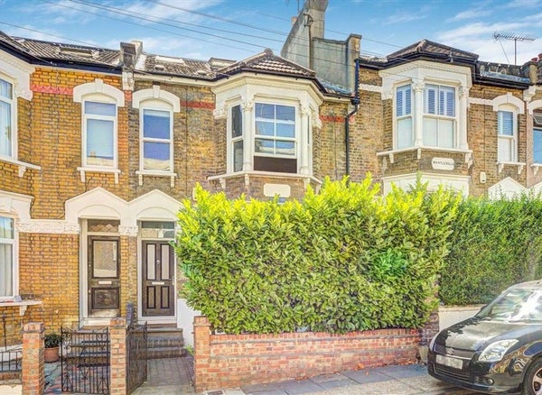 Flat Woodland Terrace in London