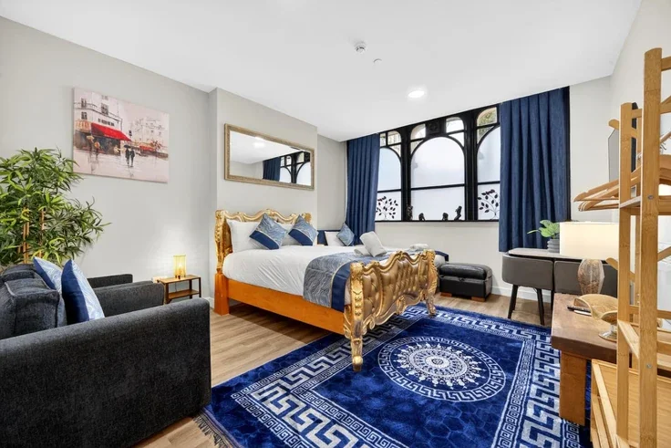 Flat Mount Stuart Square in Cardiff