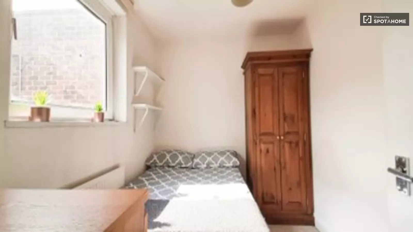 Flat Britannia Row in Greater London