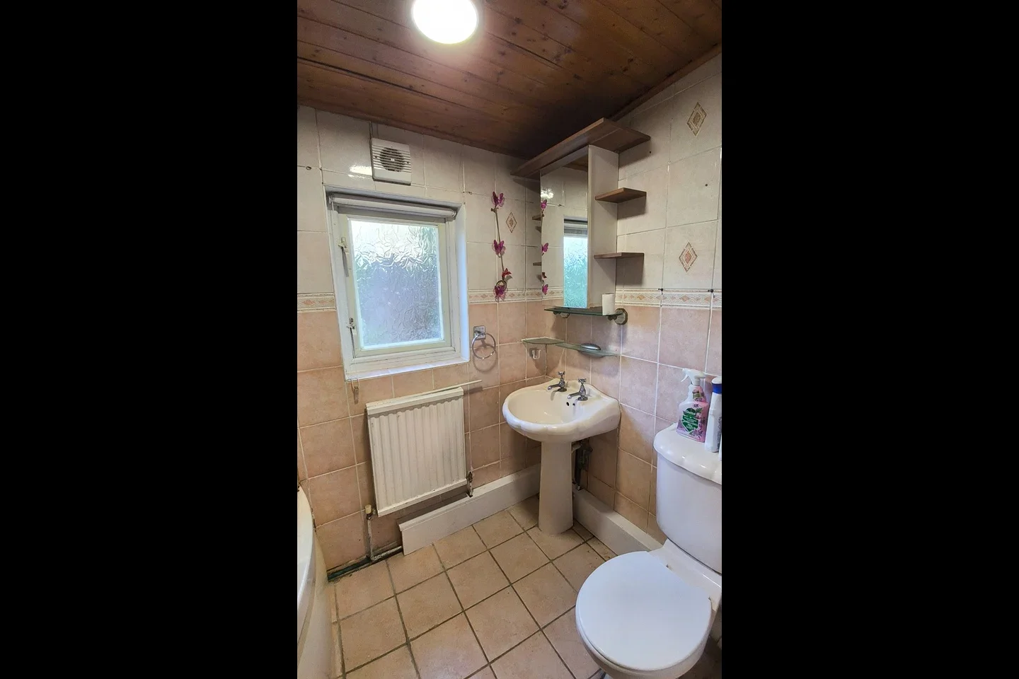 Flat La Rose Lane in Greater London